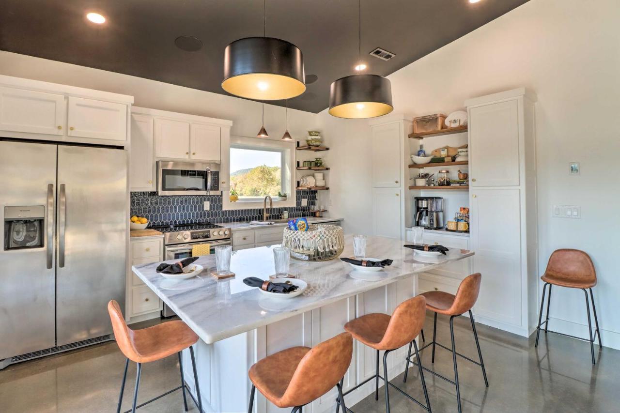 Modern Norfork House With Patio On White River! Bagian luar foto